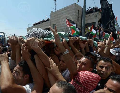 Déploiement provocateur des hordes armées de l'occupation aux funérailles du jeune martyr à Shu3fat : au moins 20 blessés